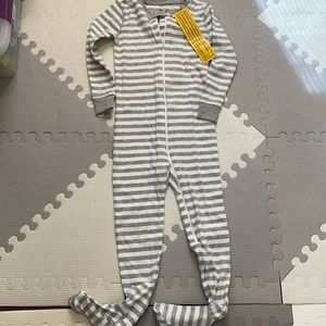 NWT Primary striped zipper footie pajama (3T) 100% organic cotton